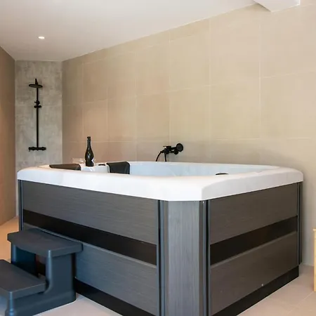 度假居 Luxurious In Bartici With Sauna Barbici